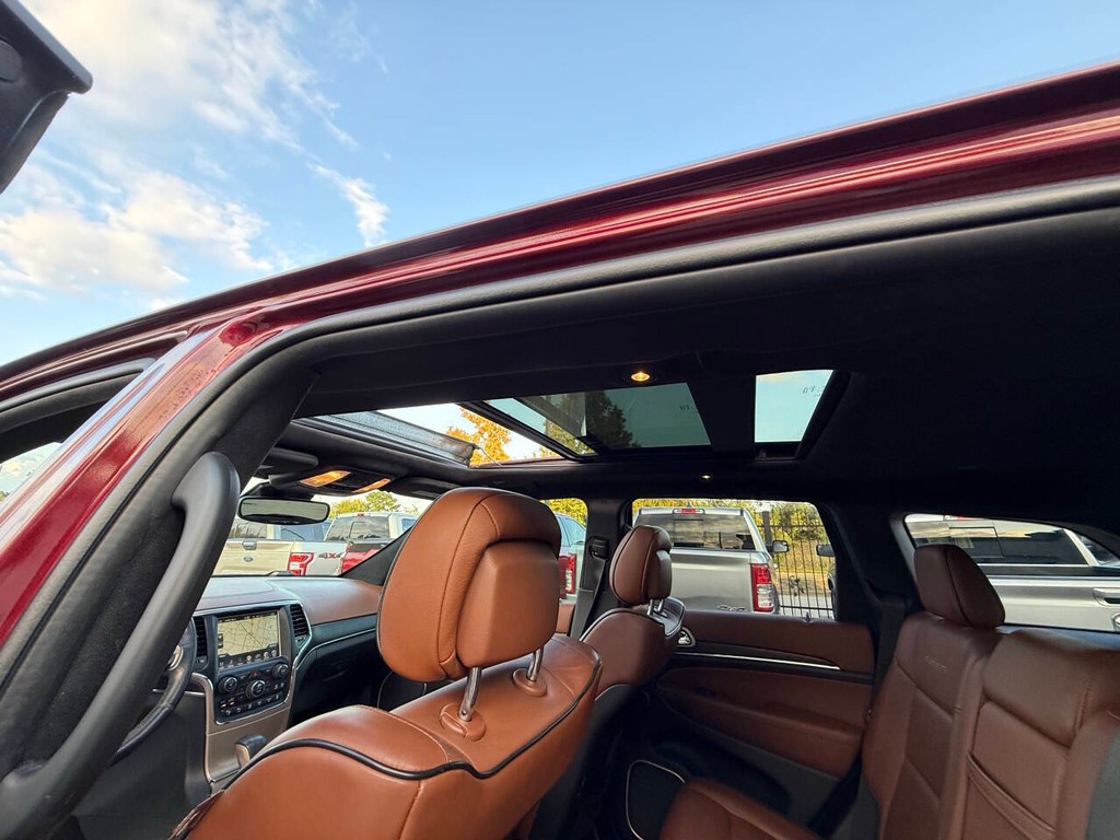 Jeep Grand Cherokee Vehicle Full-screen Gallery Image 32