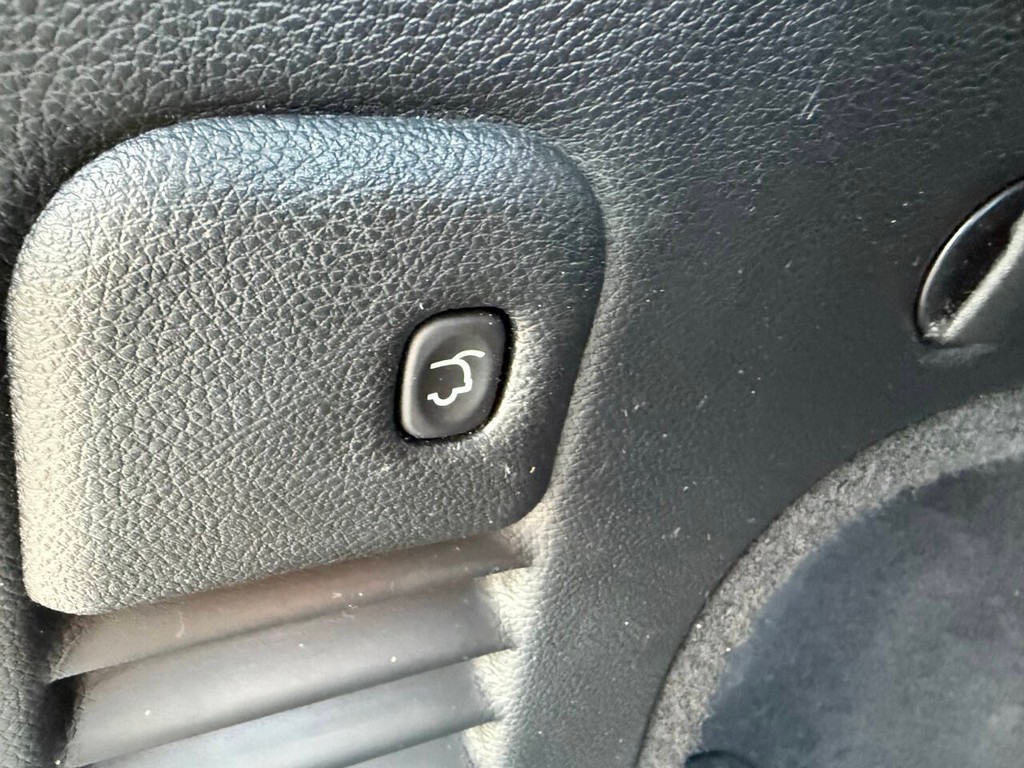 Jeep Grand Cherokee Vehicle Full-screen Gallery Image 39