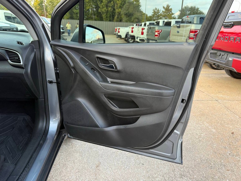 Chevrolet Trax Vehicle Full-screen Gallery Image 11