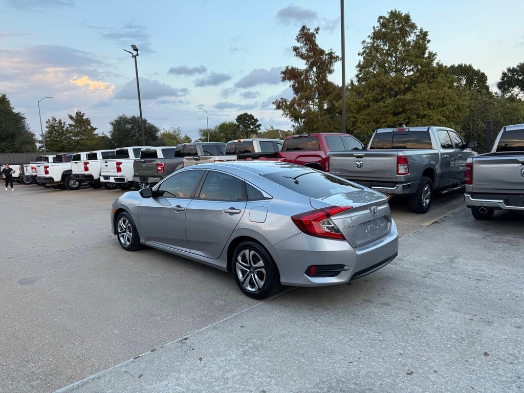 Honda Civic Sedan Vehicle Full-screen Gallery Image 04