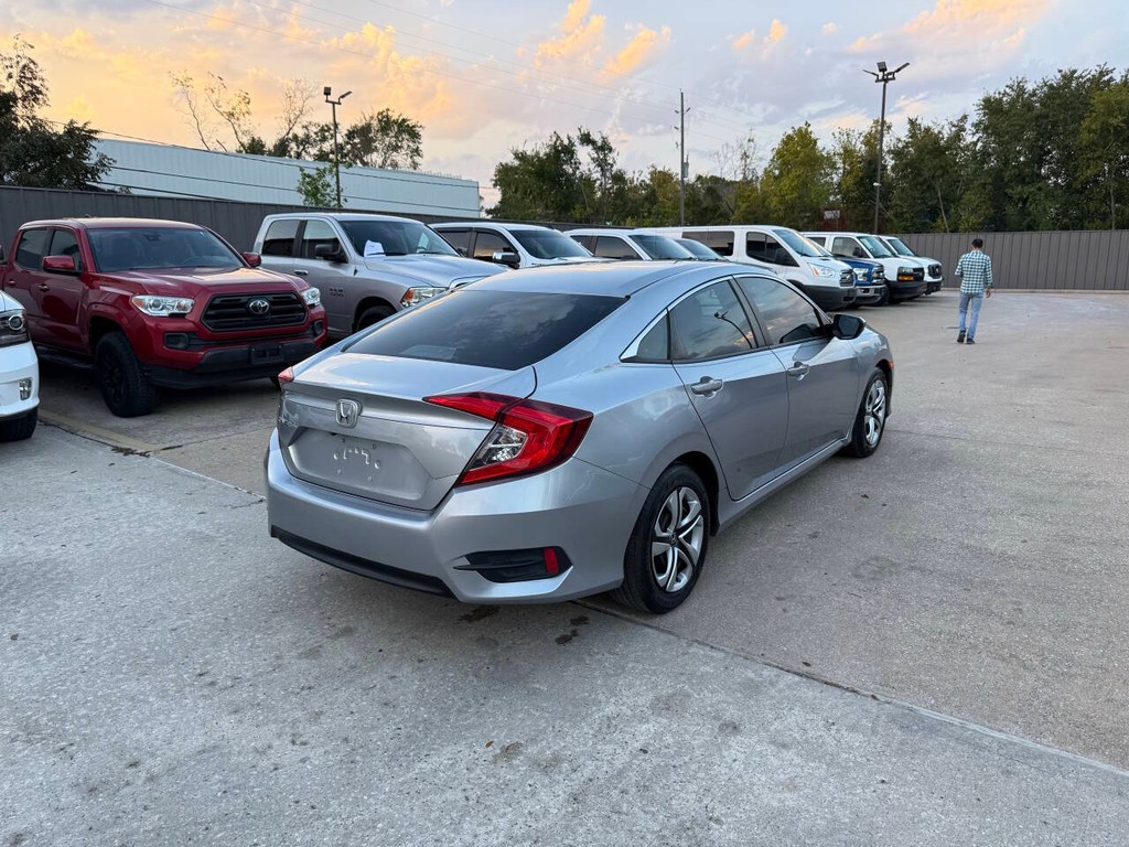 Honda Civic Sedan Vehicle Full-screen Gallery Image 05