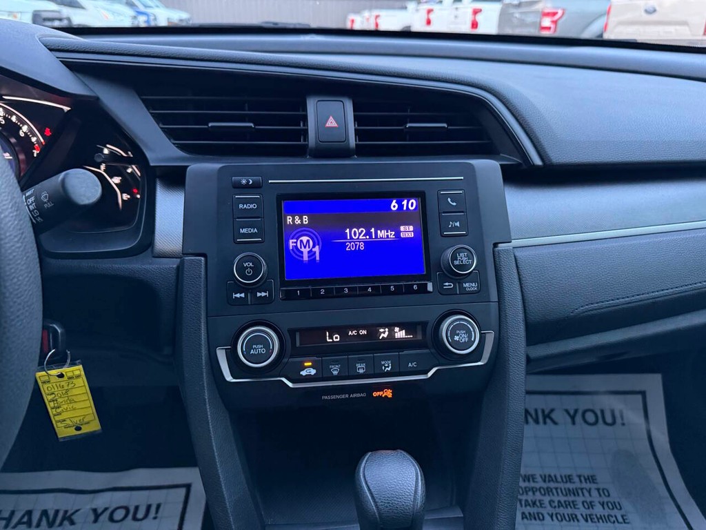 Honda Civic Sedan Vehicle Full-screen Gallery Image 24