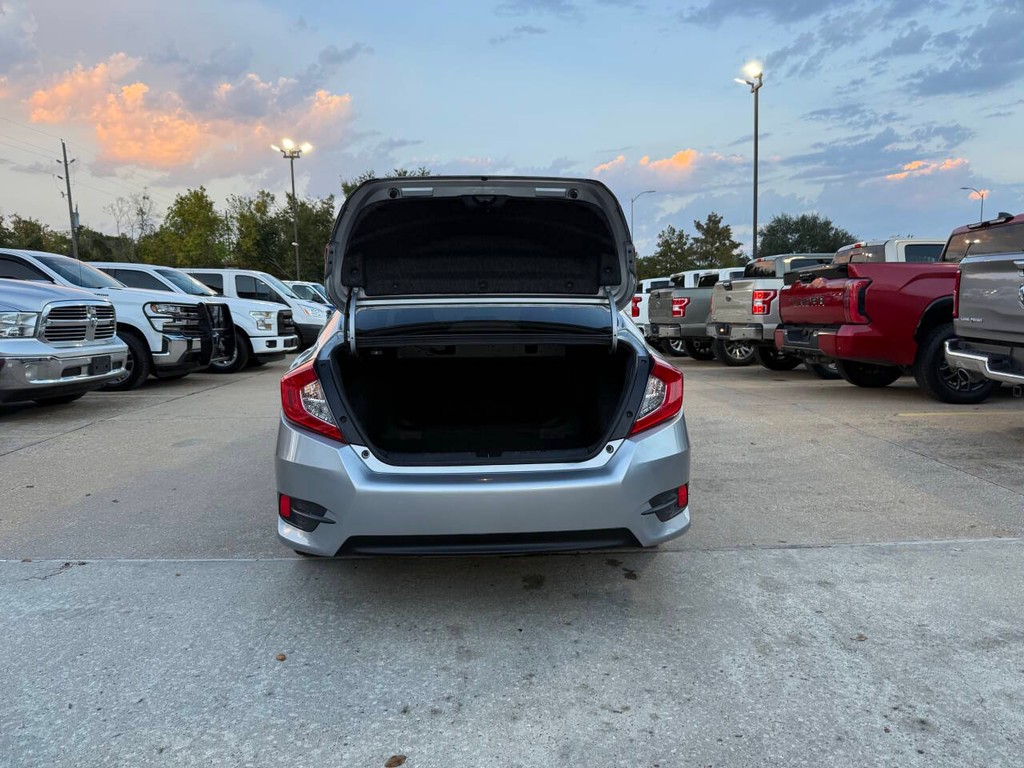 Honda Civic Sedan Vehicle Full-screen Gallery Image 34