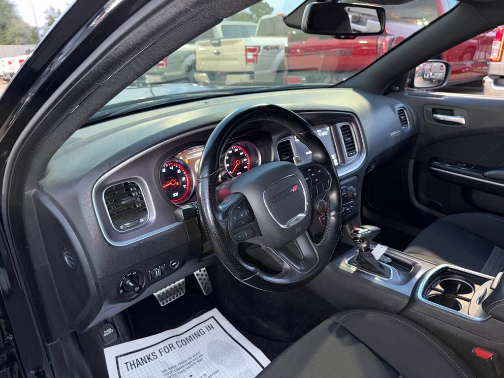 Dodge Charger Vehicle Full-screen Gallery Image 06