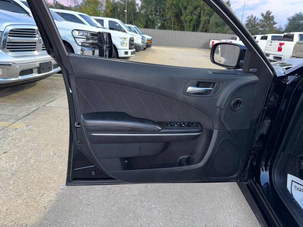 Dodge Charger Vehicle Full-screen Gallery Image 08