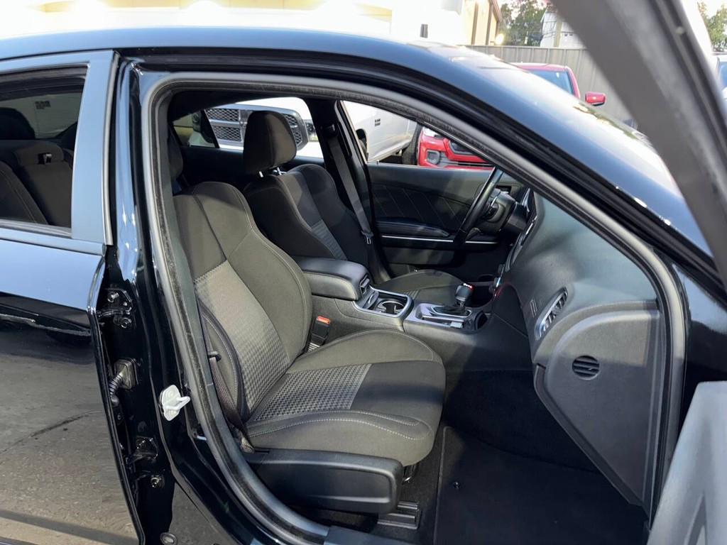 Dodge Charger Vehicle Full-screen Gallery Image 10