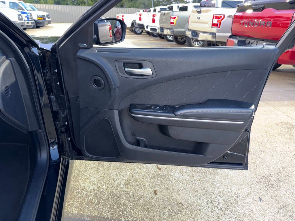 Dodge Charger Vehicle Full-screen Gallery Image 11