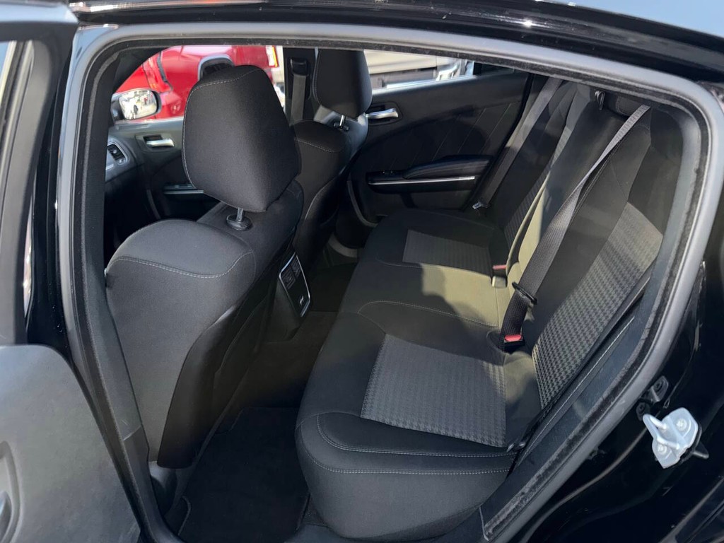 Dodge Charger Vehicle Full-screen Gallery Image 13