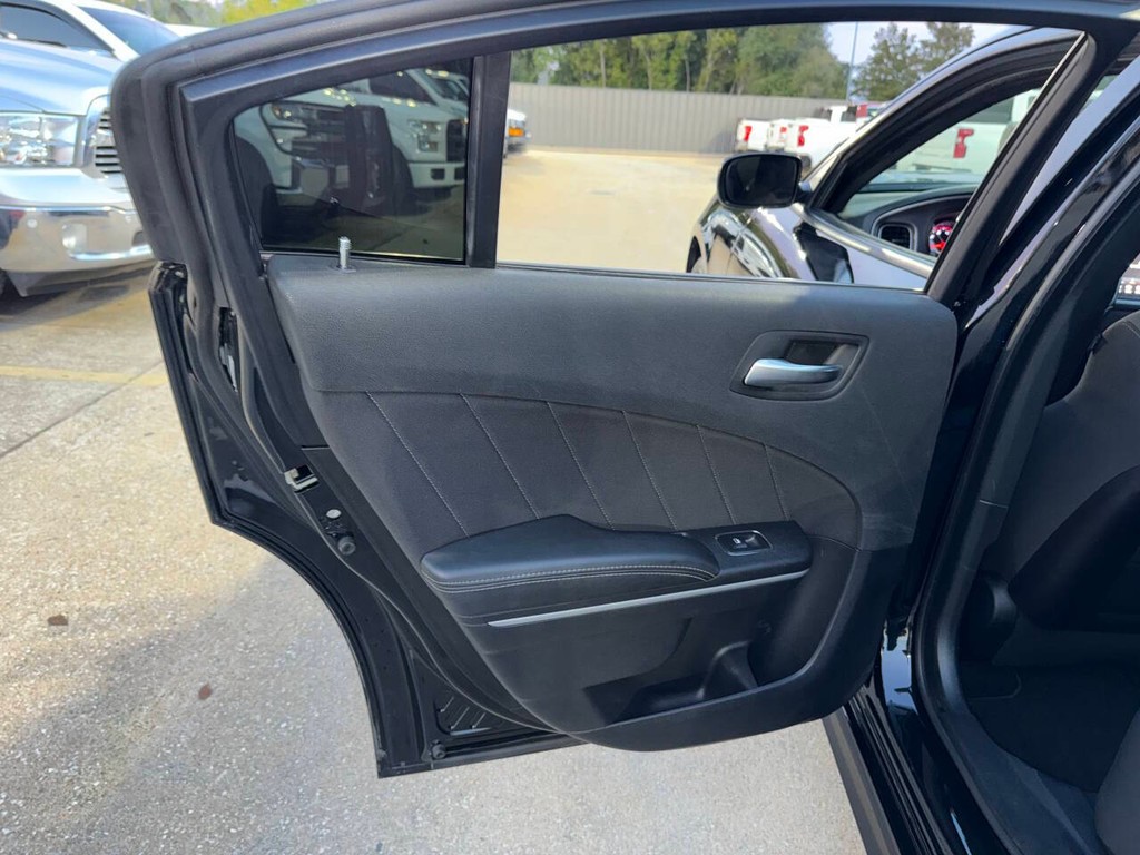 Dodge Charger Vehicle Full-screen Gallery Image 14