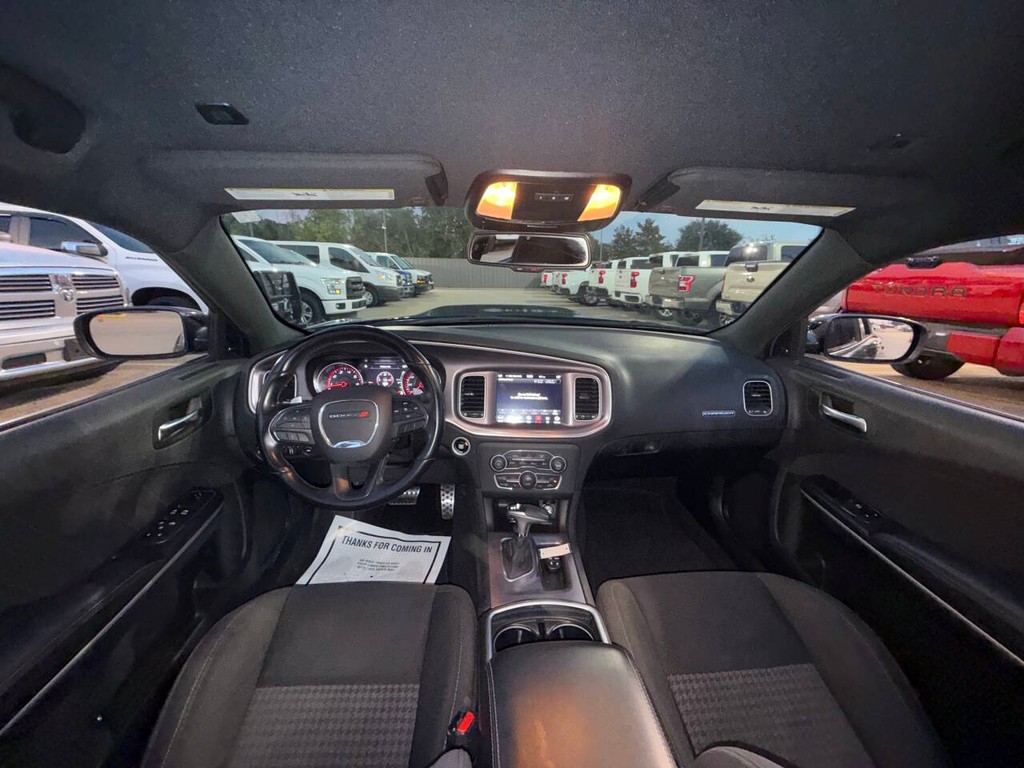 Dodge Charger Vehicle Full-screen Gallery Image 18