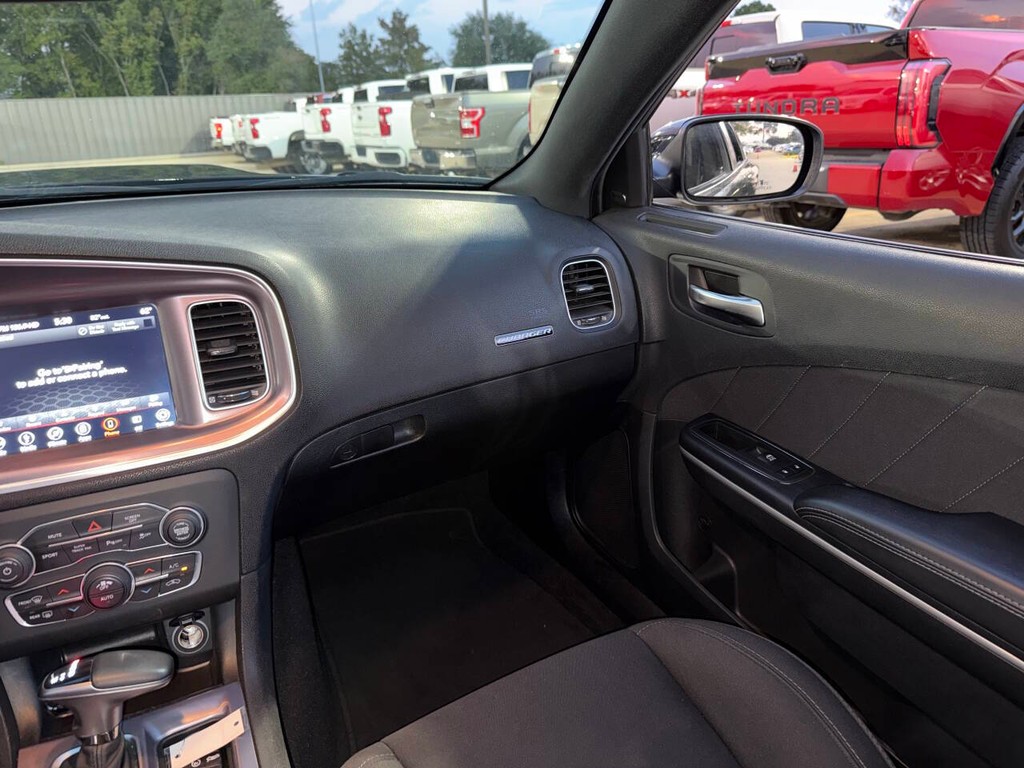 Dodge Charger Vehicle Full-screen Gallery Image 20