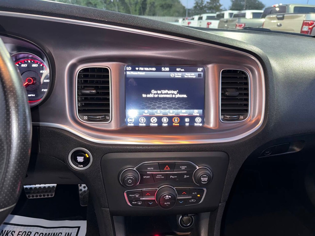 Dodge Charger Vehicle Full-screen Gallery Image 24