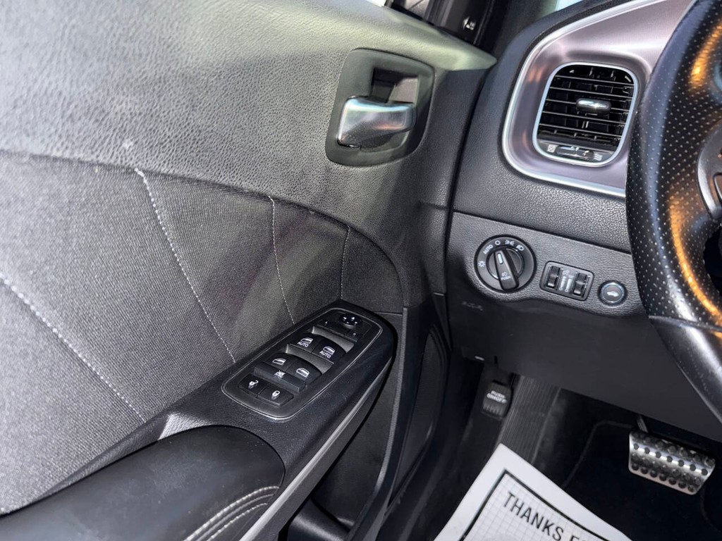 Dodge Charger Vehicle Full-screen Gallery Image 29