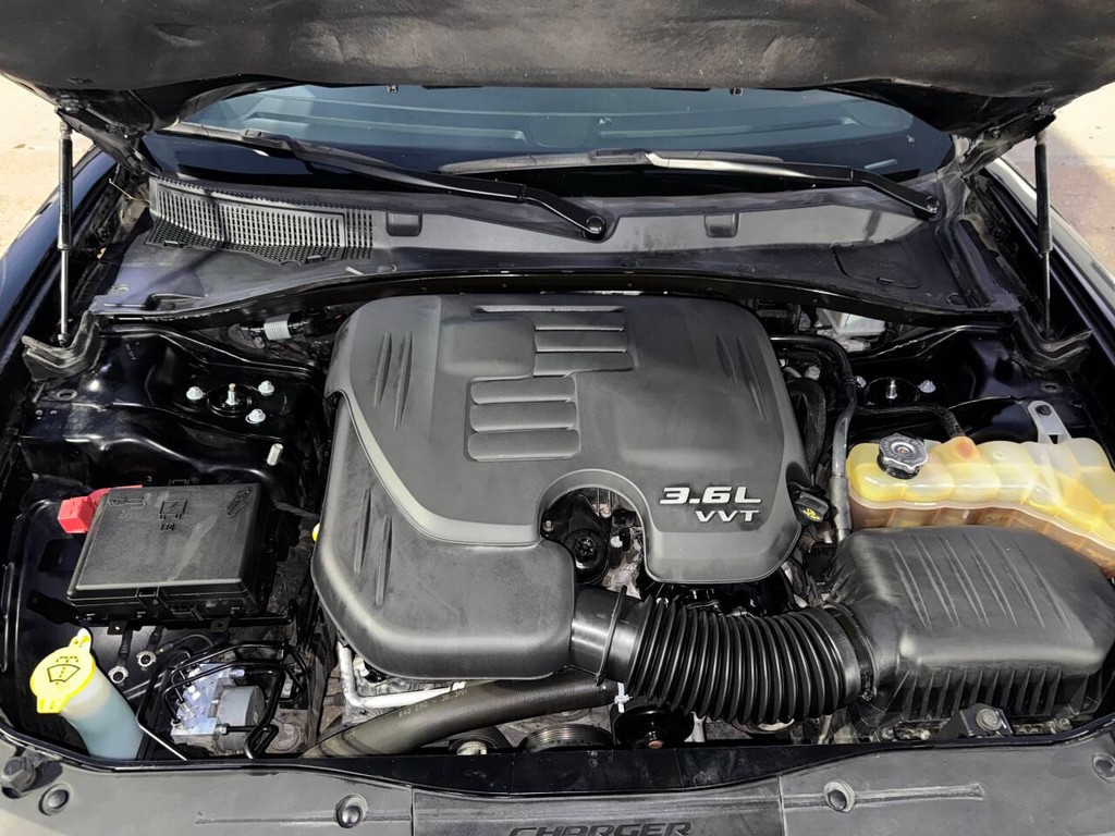 Dodge Charger Vehicle Full-screen Gallery Image 31