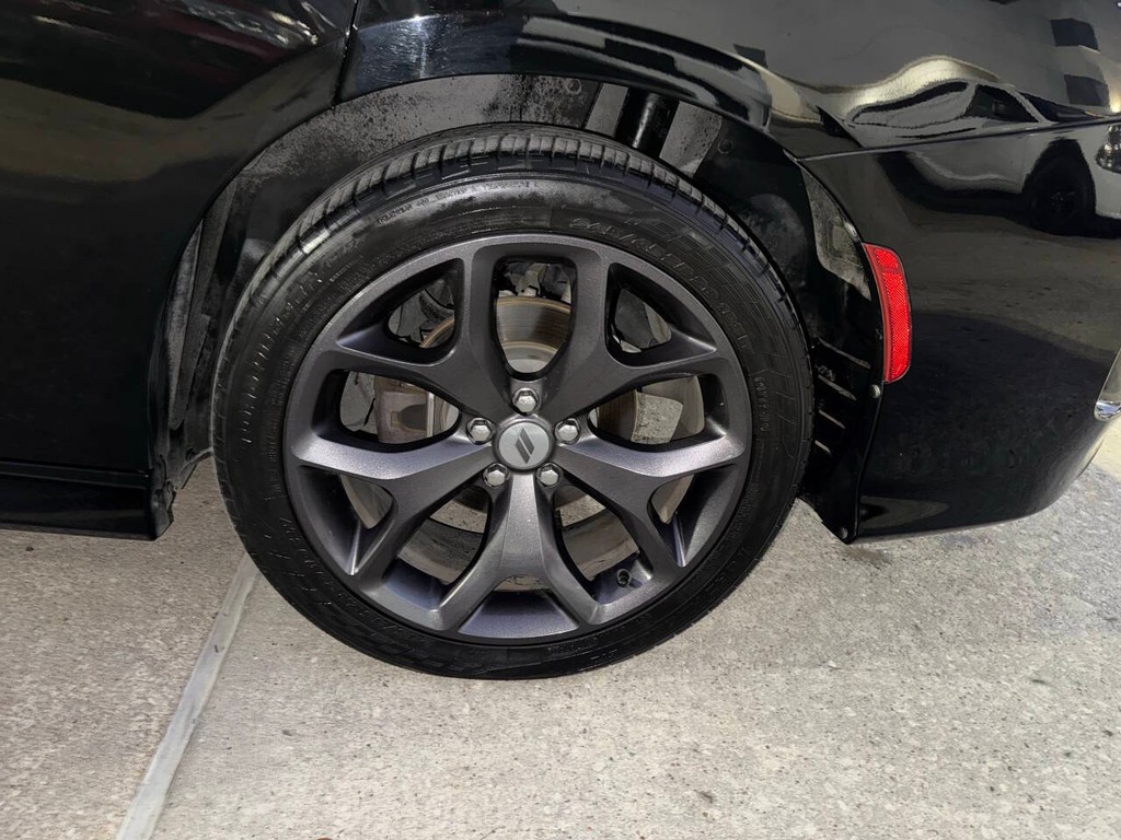 Dodge Charger Vehicle Full-screen Gallery Image 32