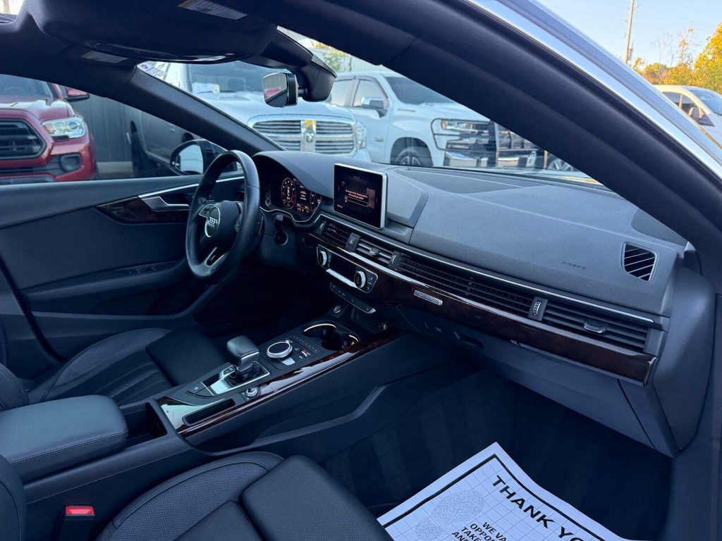 Audi A5 Sportback Vehicle Full-screen Gallery Image 09