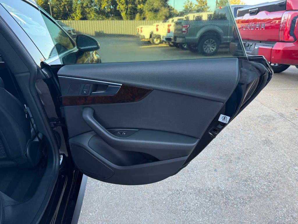 Audi A5 Sportback Vehicle Full-screen Gallery Image 16