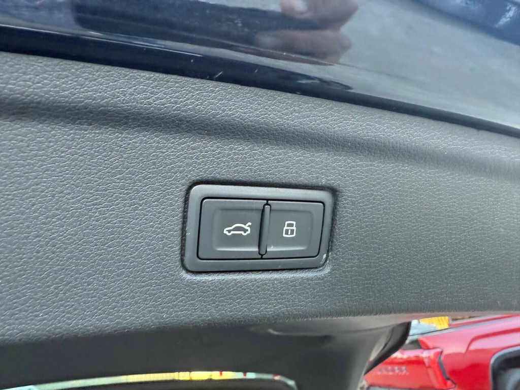 Audi A5 Sportback Vehicle Full-screen Gallery Image 41