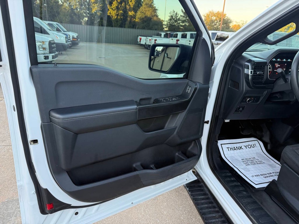 Ford F-150 Vehicle Full-screen Gallery Image 08