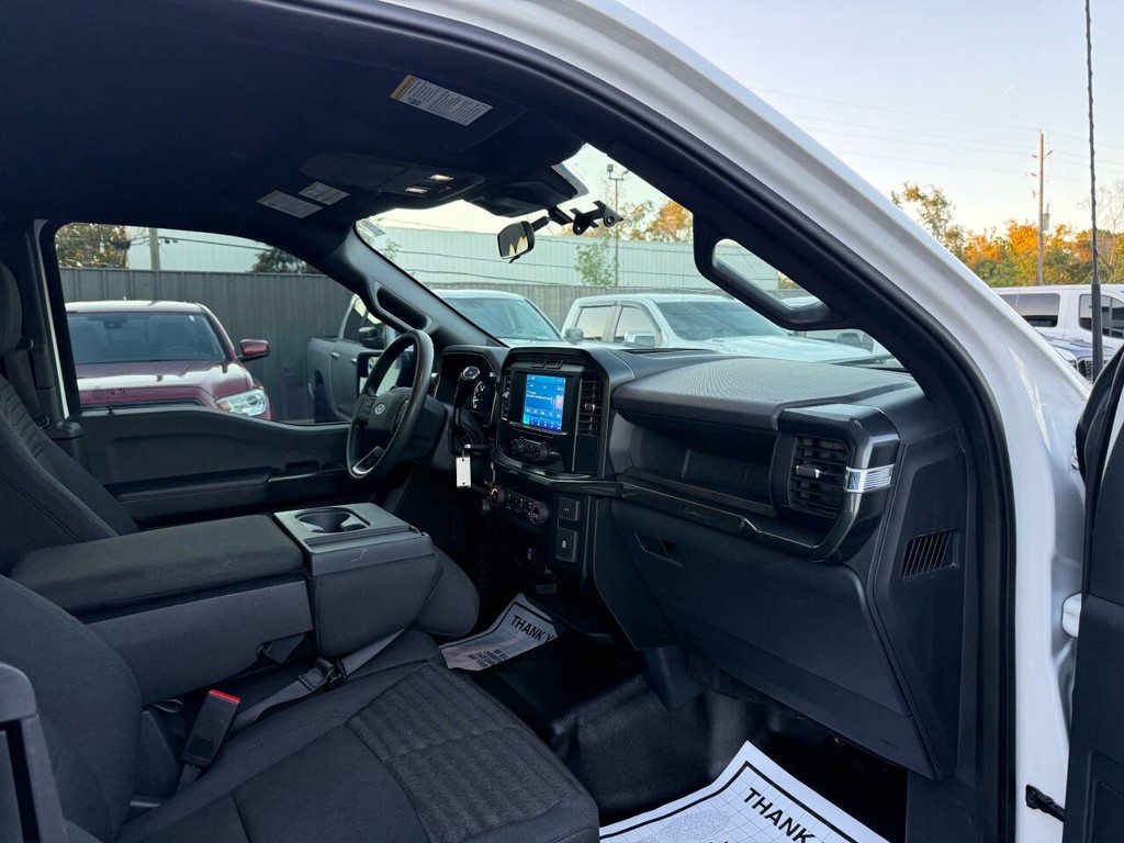 Ford F-150 Vehicle Full-screen Gallery Image 09