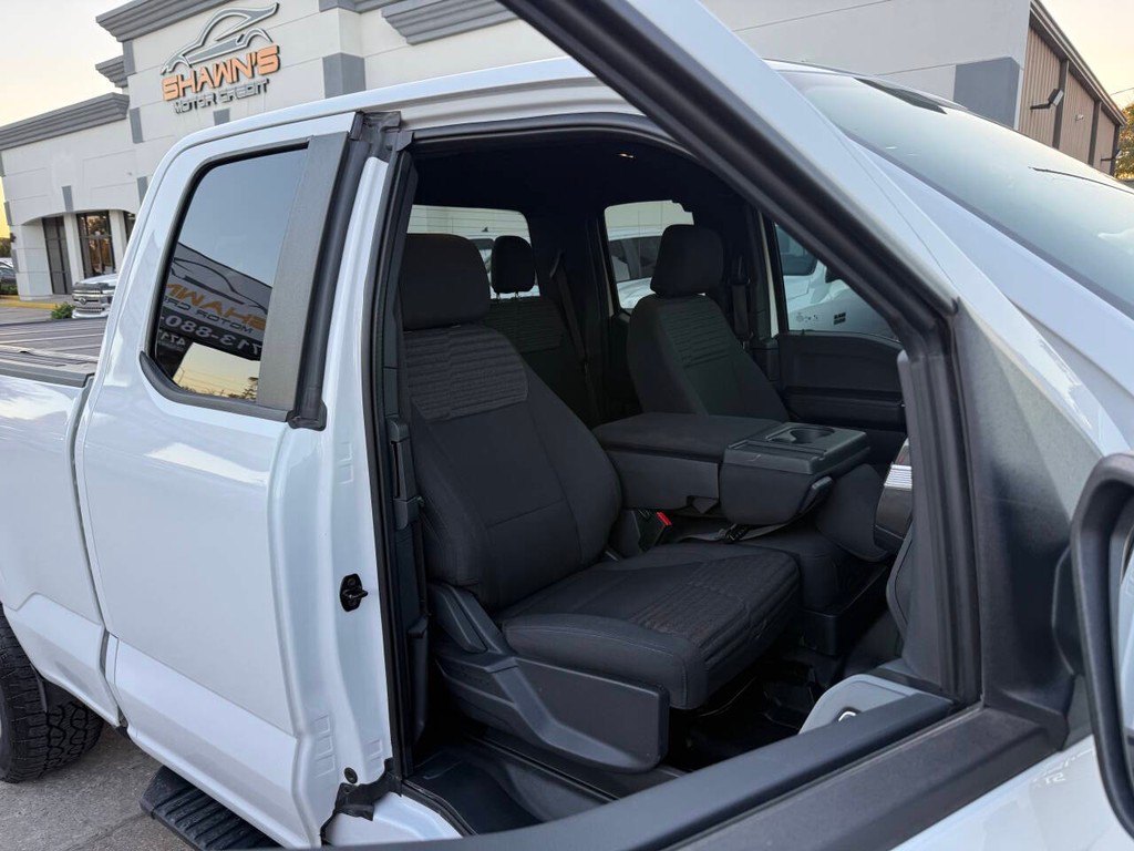 Ford F-150 Vehicle Full-screen Gallery Image 10