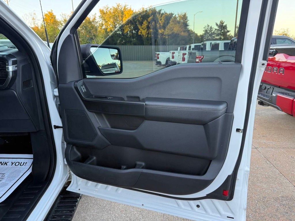 Ford F-150 Vehicle Full-screen Gallery Image 11