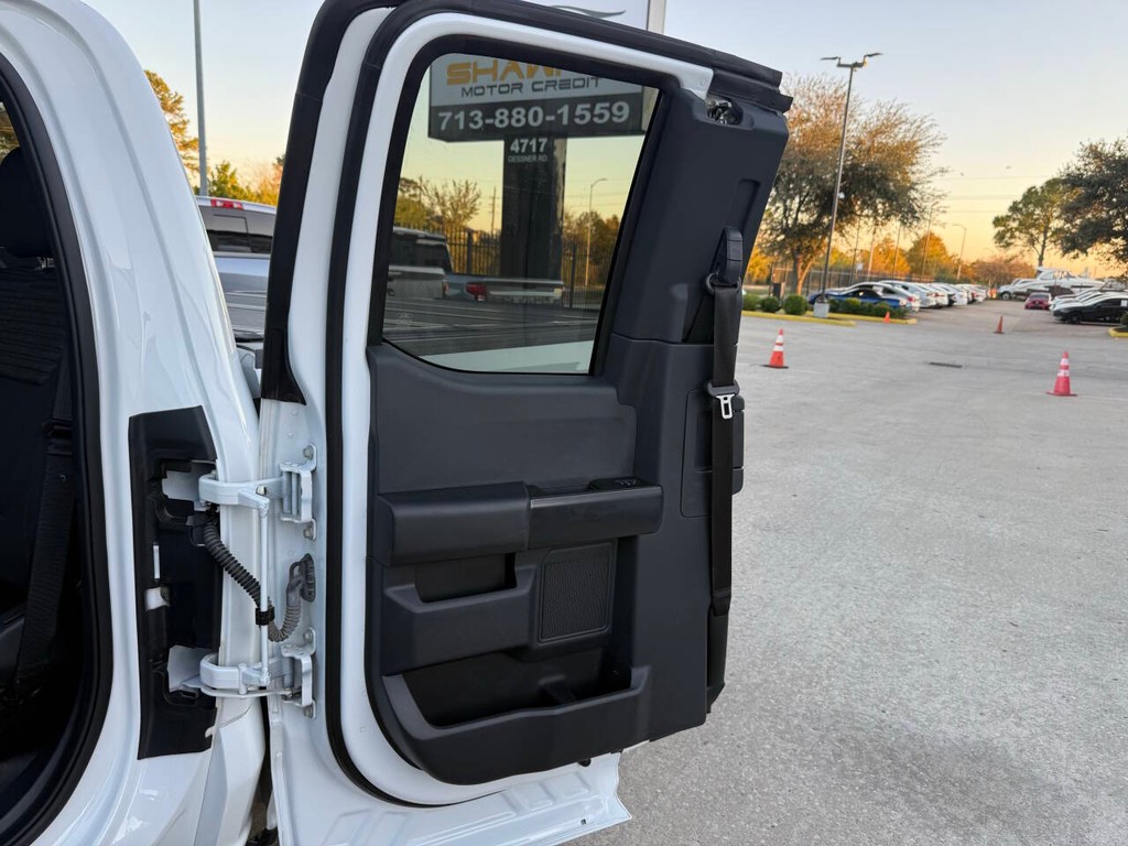 Ford F-150 Vehicle Full-screen Gallery Image 13