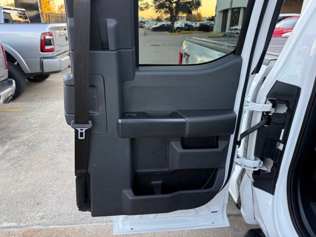 Ford F-150 Vehicle Full-screen Gallery Image 15