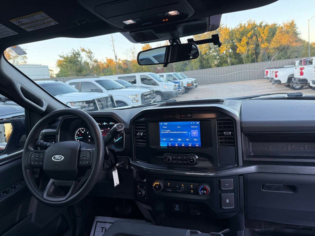 Ford F-150 Vehicle Full-screen Gallery Image 16