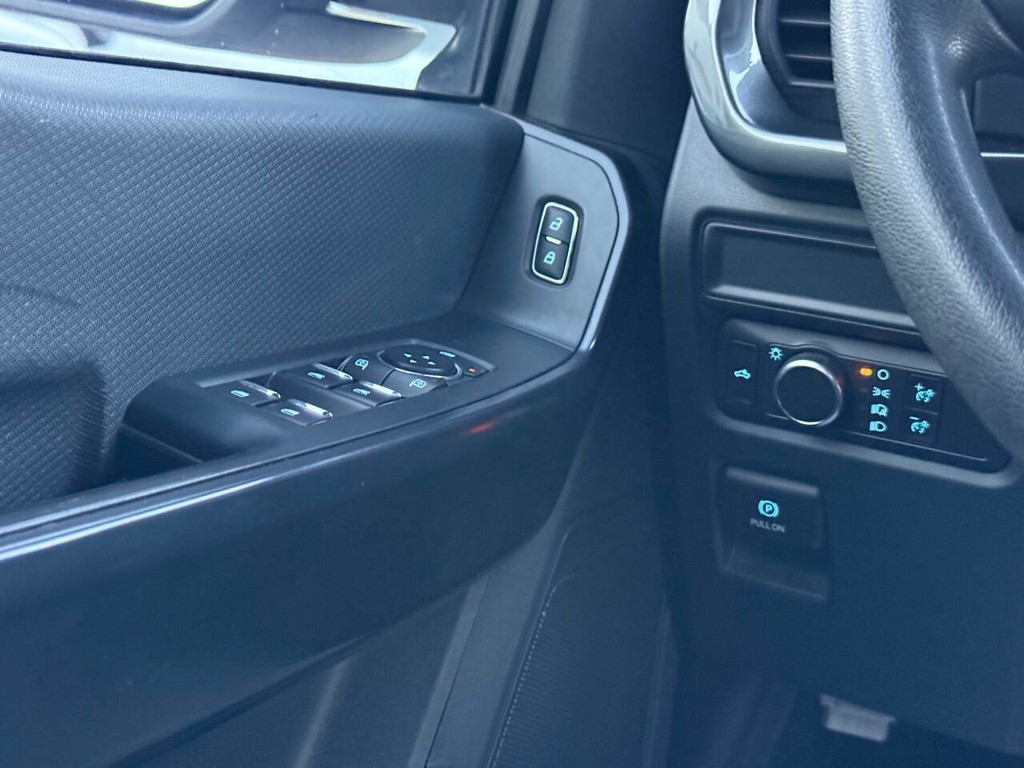 Ford F-150 Vehicle Full-screen Gallery Image 28