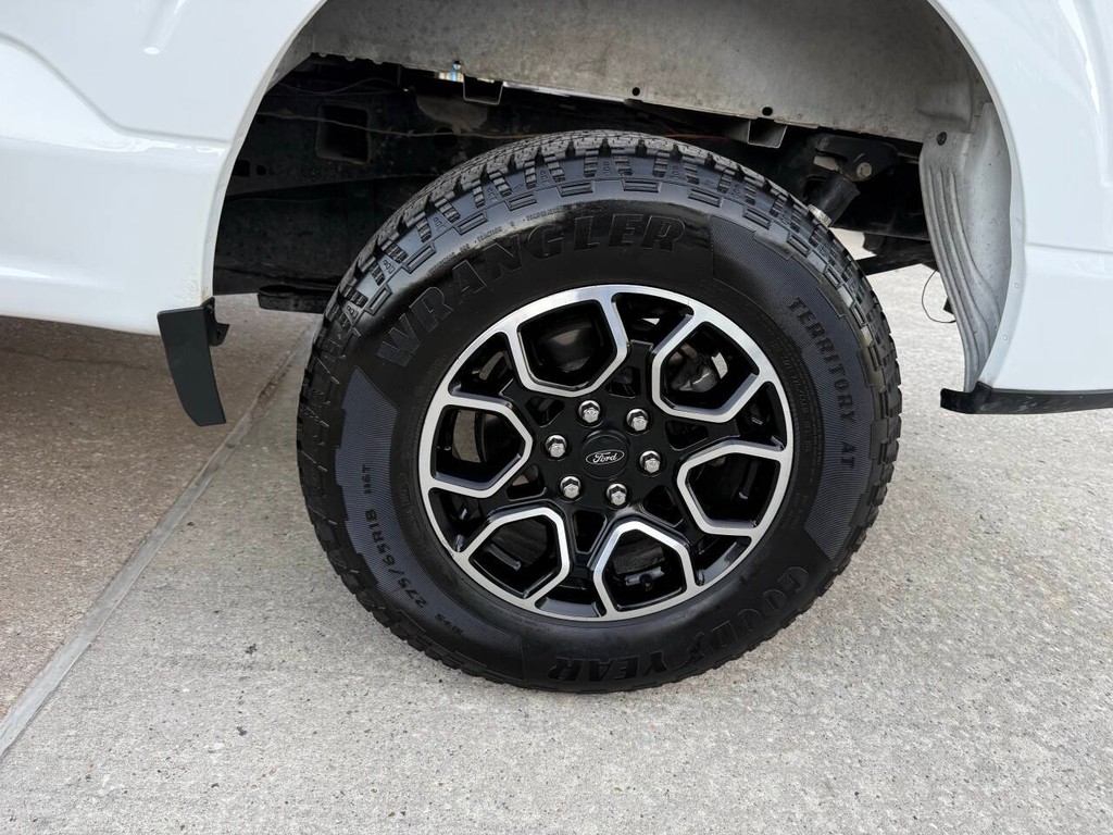 Ford F-150 Vehicle Full-screen Gallery Image 34