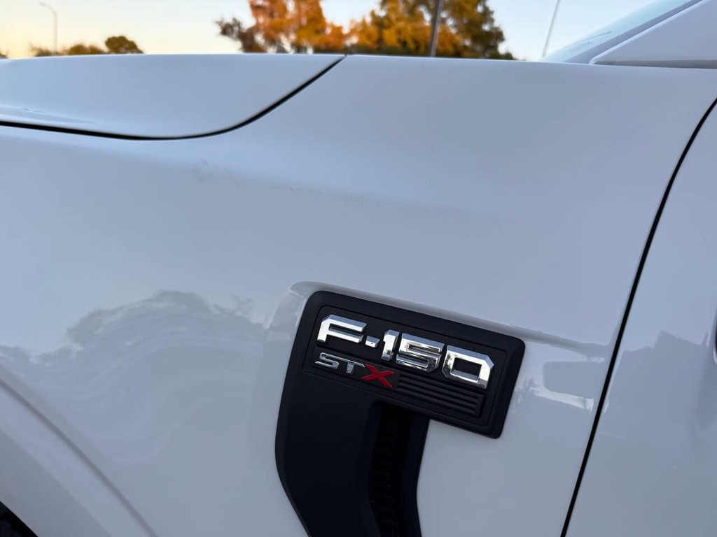 Ford F-150 Vehicle Full-screen Gallery Image 35