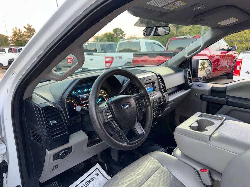 Ford F-150 Vehicle Full-screen Gallery Image 06