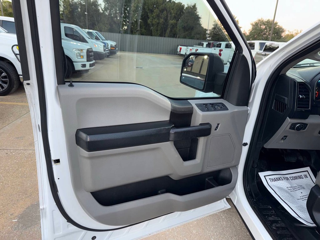 Ford F-150 Vehicle Full-screen Gallery Image 08