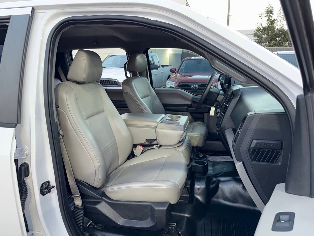 Ford F-150 Vehicle Full-screen Gallery Image 10