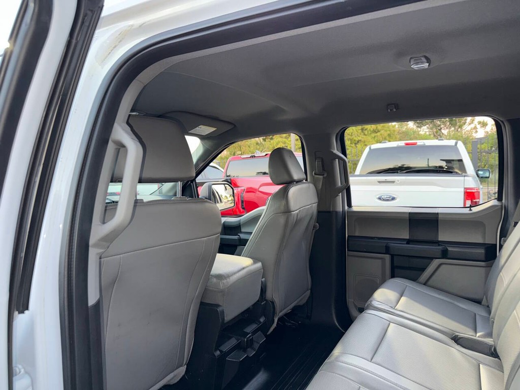 Ford F-150 Vehicle Full-screen Gallery Image 12