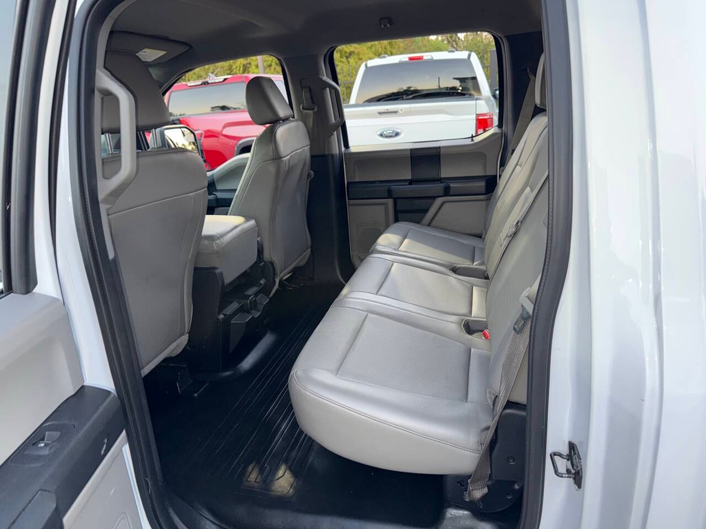 Ford F-150 Vehicle Full-screen Gallery Image 13