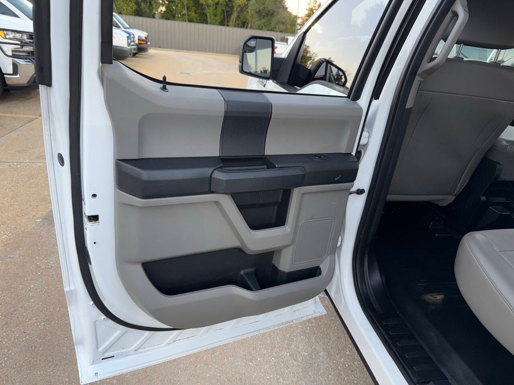 Ford F-150 Vehicle Full-screen Gallery Image 14