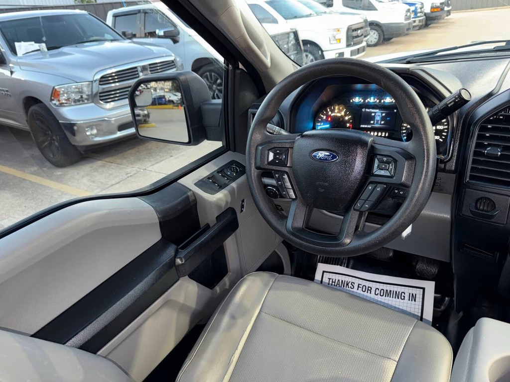 Ford F-150 Vehicle Full-screen Gallery Image 19