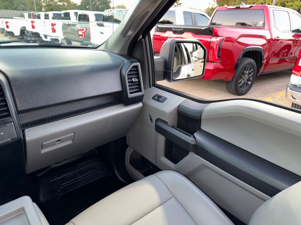 Ford F-150 Vehicle Full-screen Gallery Image 20