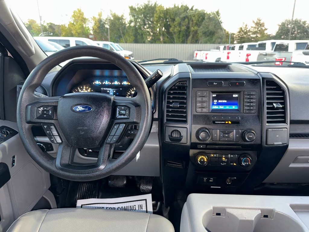 Ford F-150 Vehicle Full-screen Gallery Image 21