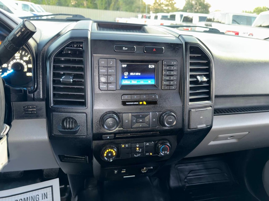 Ford F-150 Vehicle Full-screen Gallery Image 24