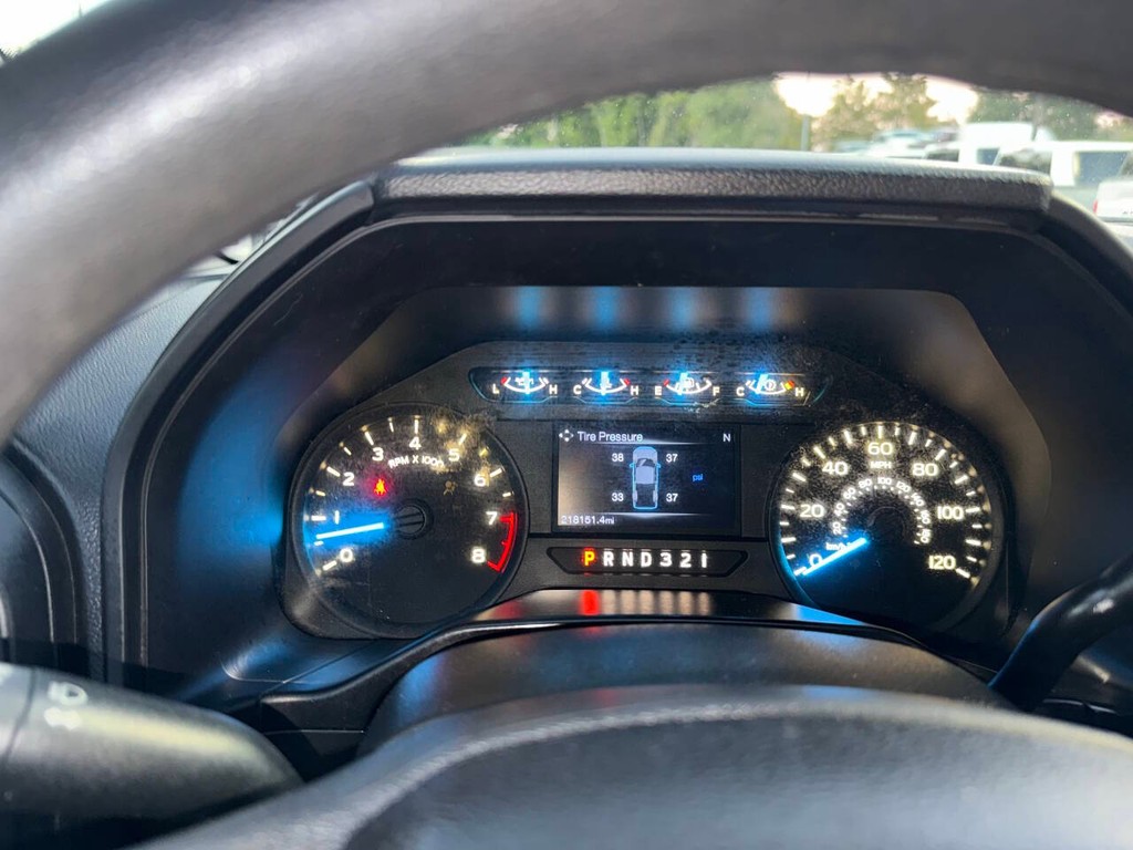 Ford F-150 Vehicle Full-screen Gallery Image 30