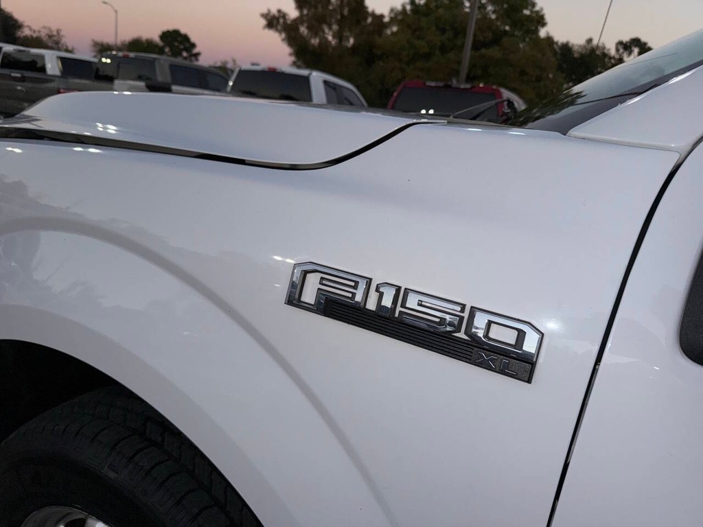 Ford F-150 Vehicle Full-screen Gallery Image 35