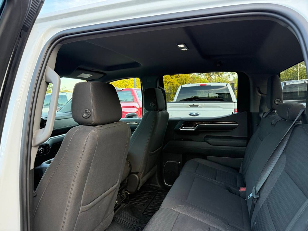 GMC Sierra 1500 Vehicle Full-screen Gallery Image 12