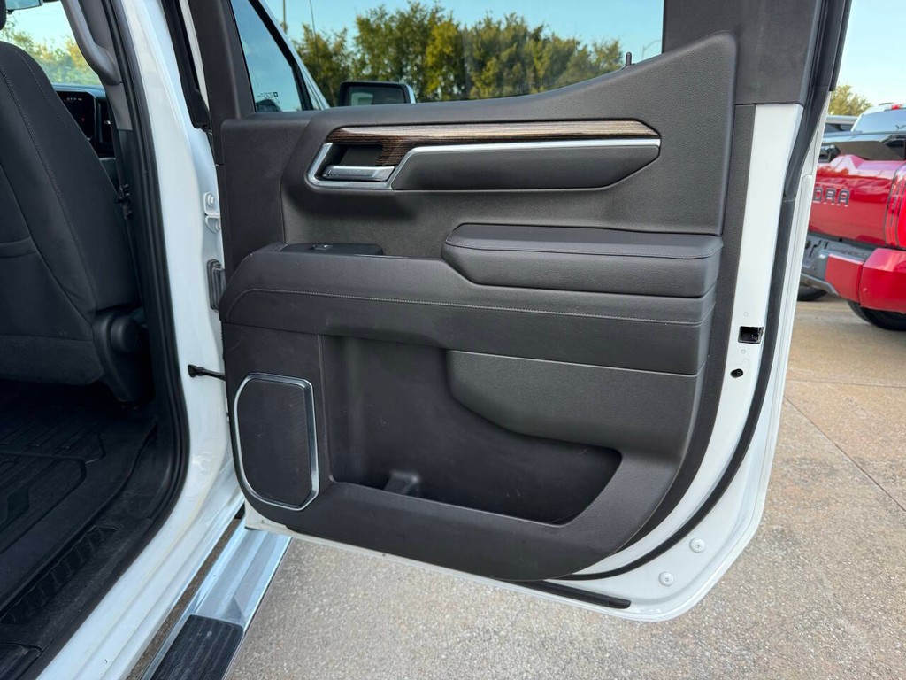 GMC Sierra 1500 Vehicle Full-screen Gallery Image 16