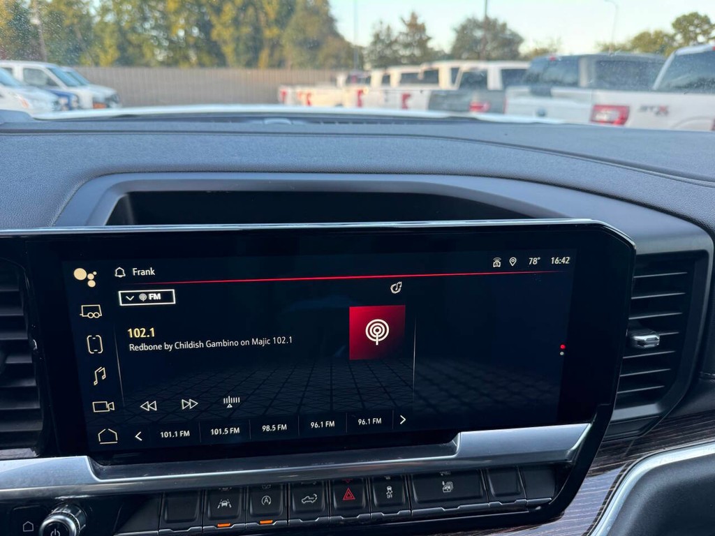 GMC Sierra 1500 Vehicle Full-screen Gallery Image 25