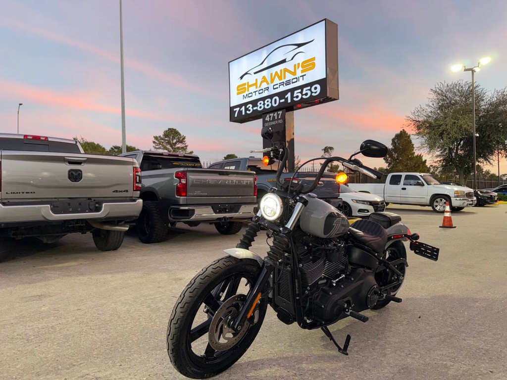 Harley-Davidson FXBBS STREET BO Vehicle Full-screen Gallery Image 08