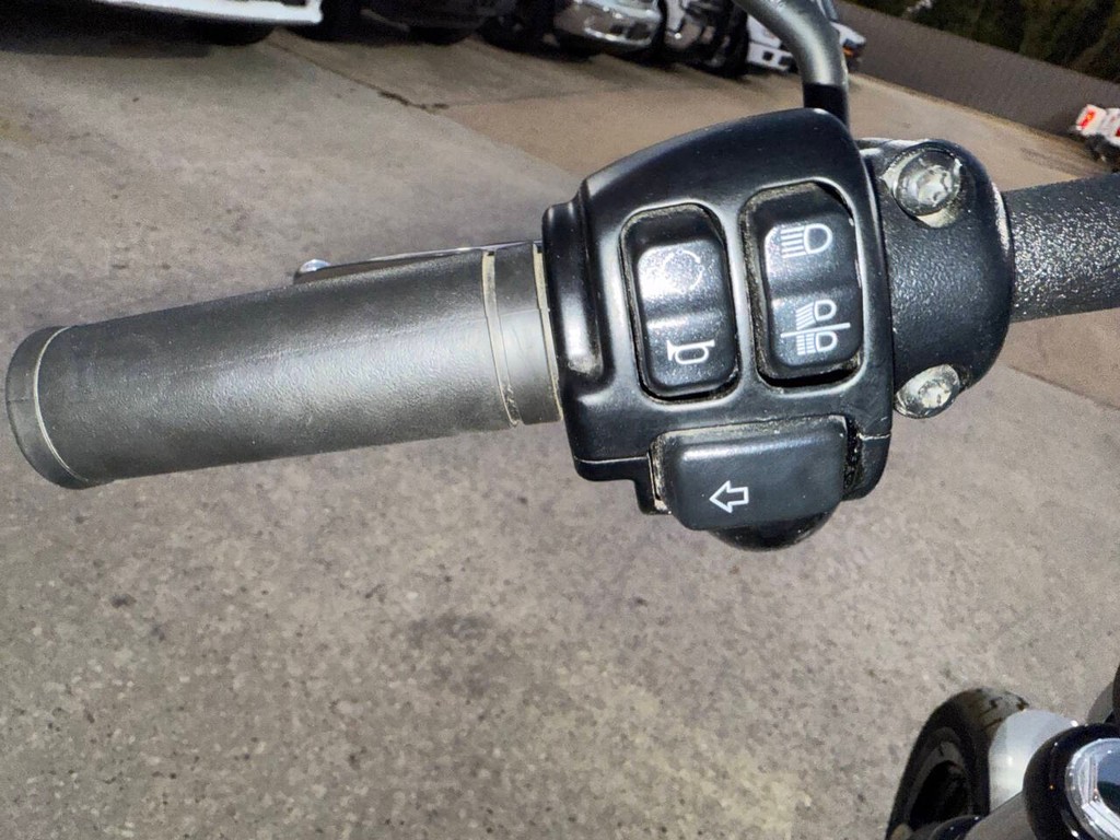 Harley-Davidson FXBBS STREET BO Vehicle Full-screen Gallery Image 10