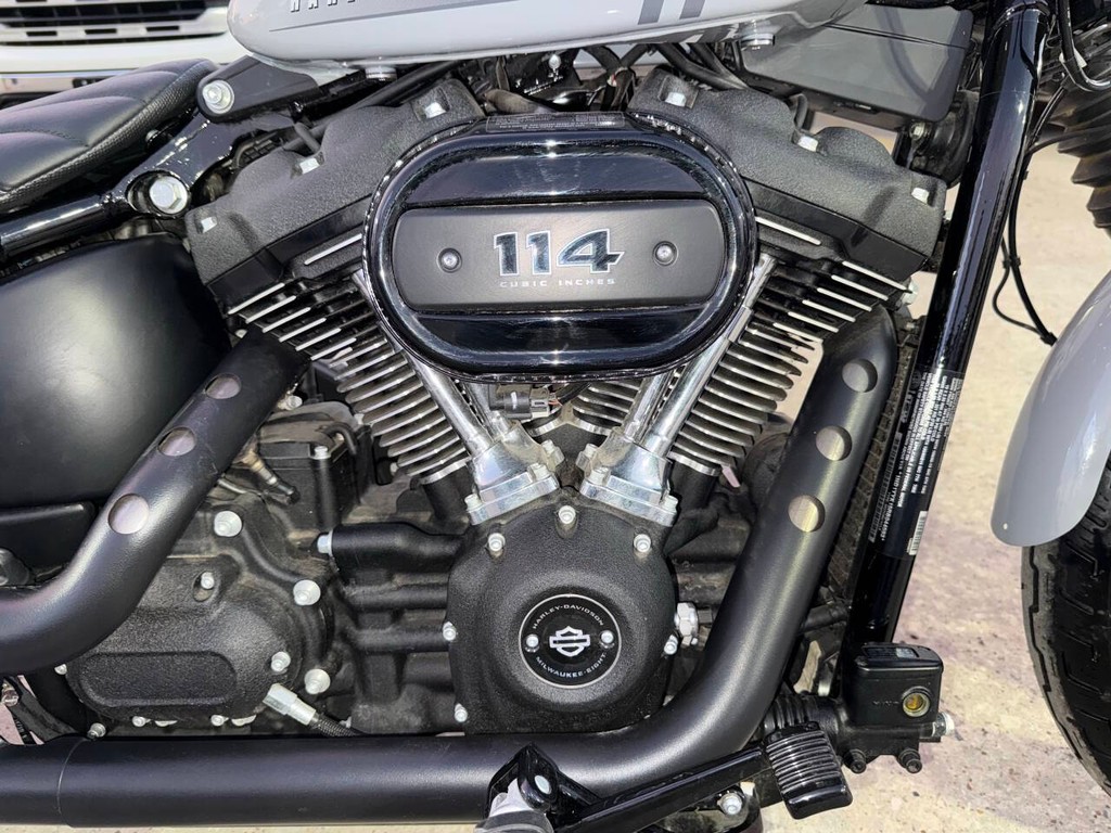 Harley-Davidson FXBBS STREET BO Vehicle Full-screen Gallery Image 12